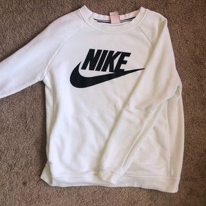 Nike Sweaters - Nike crew neck Nike Sweaters - Nike crew neck